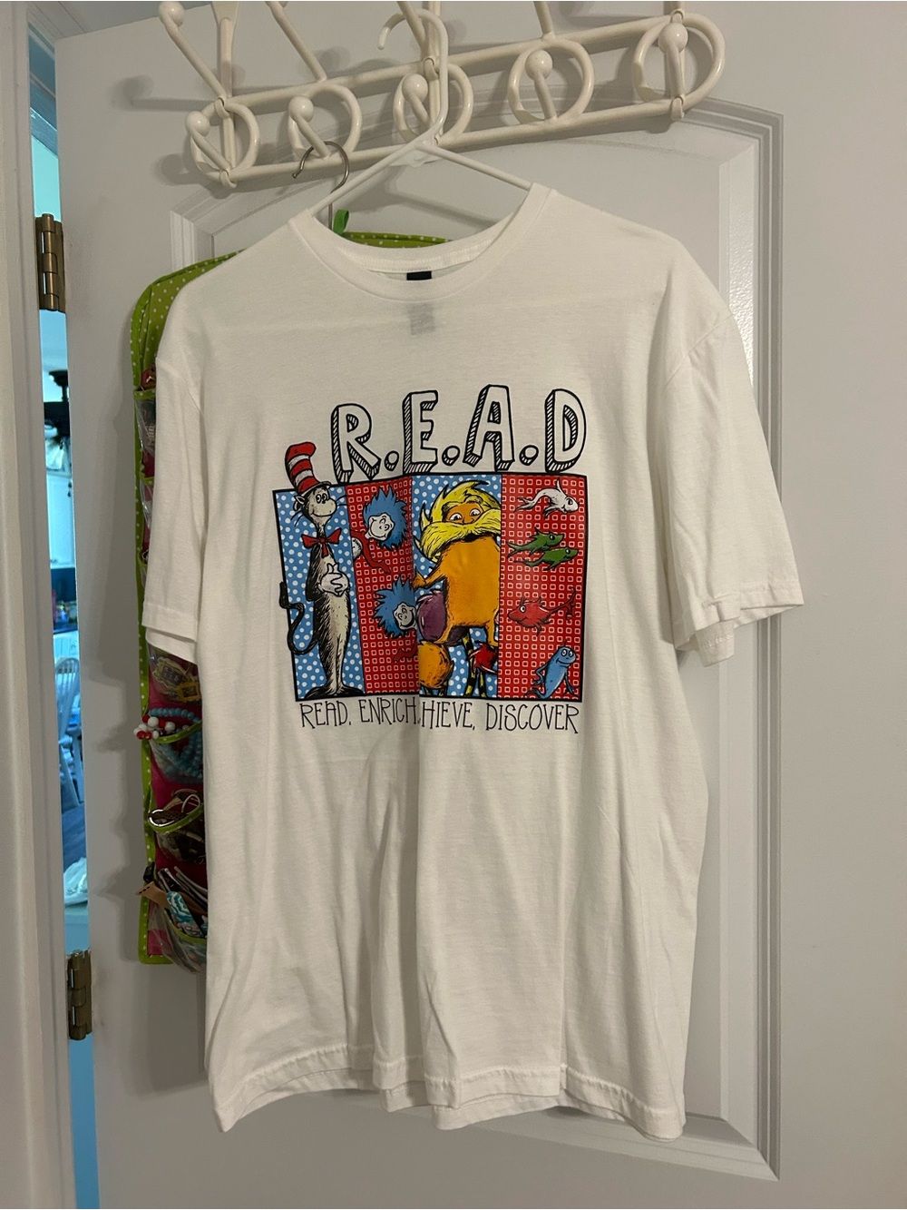 Gildan White Short Sleeve "R.E.A.D." Dr. Seuss Graphic Tee with Multicolor Print